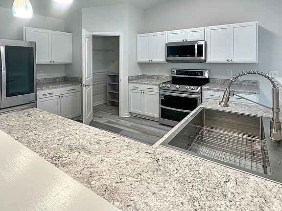 4th image of 1019 Gold Cir