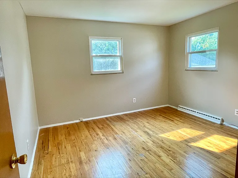 480 N Hawkins Ave — Photo 5