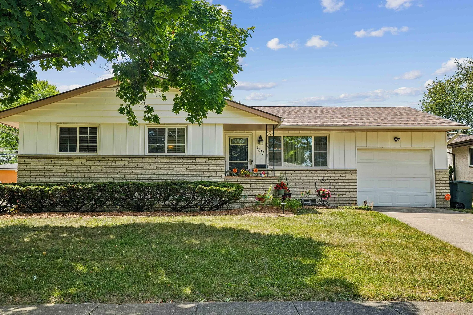 1211 Bernhard Rd photo 1