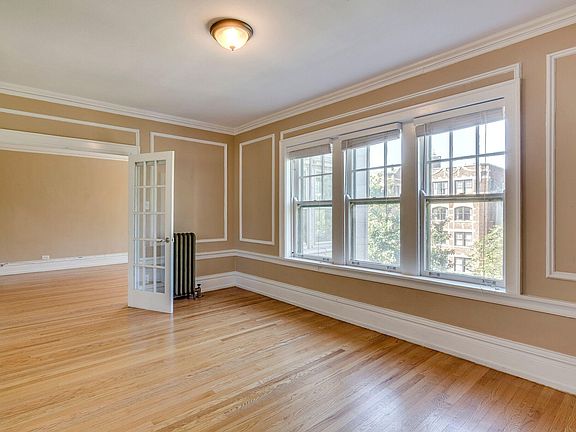 2nd image of 218 N Oak Park Ave #3W