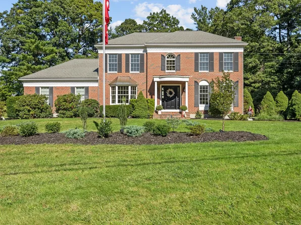 101 Diniz Dr, Raynham, MA 02767