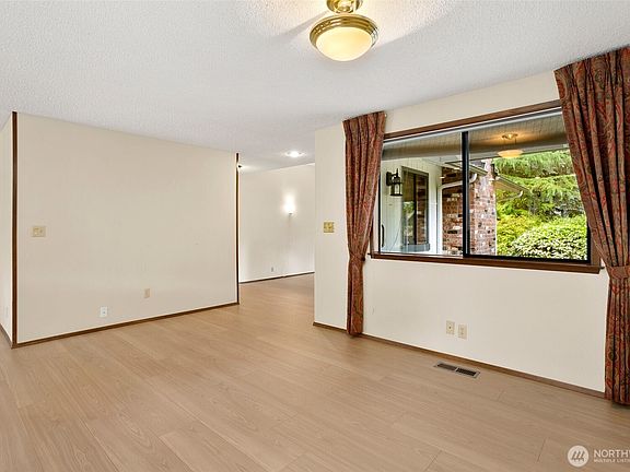 4th image of 4204 Clearwater Drive SE