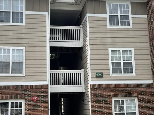 9709 Campus Walk Ln, Charlotte, NC 28262