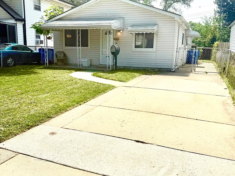 13428 Sarsfield Ave — Photo 2