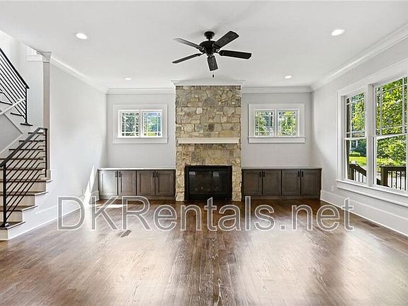 5th image of 2272 Abby Ln NE