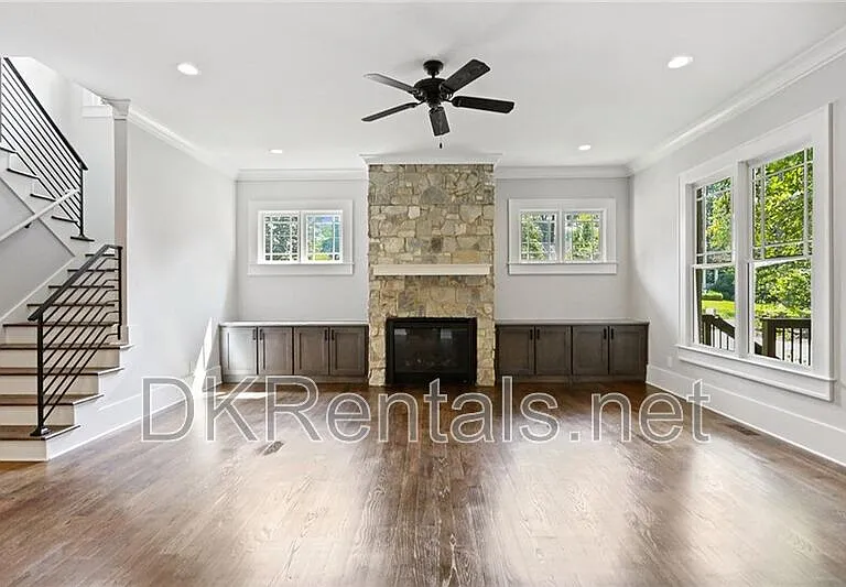 2272 Abby Ln NE — Photo 5