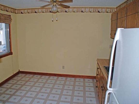 Eat-in kitchen space