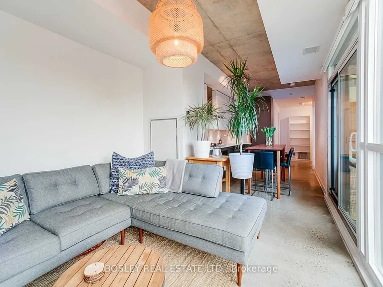 38 Howard Park Ave #528 — Photo 3