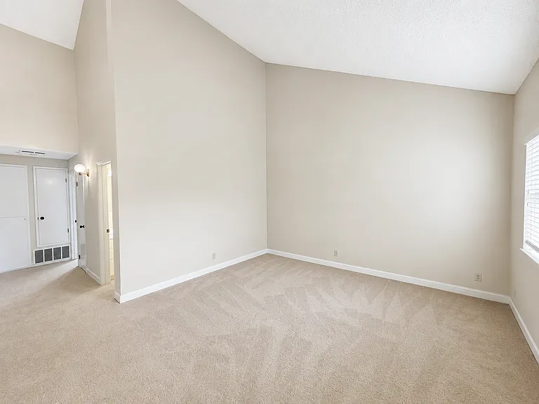 39015 Walnut Ter — Photo 4
