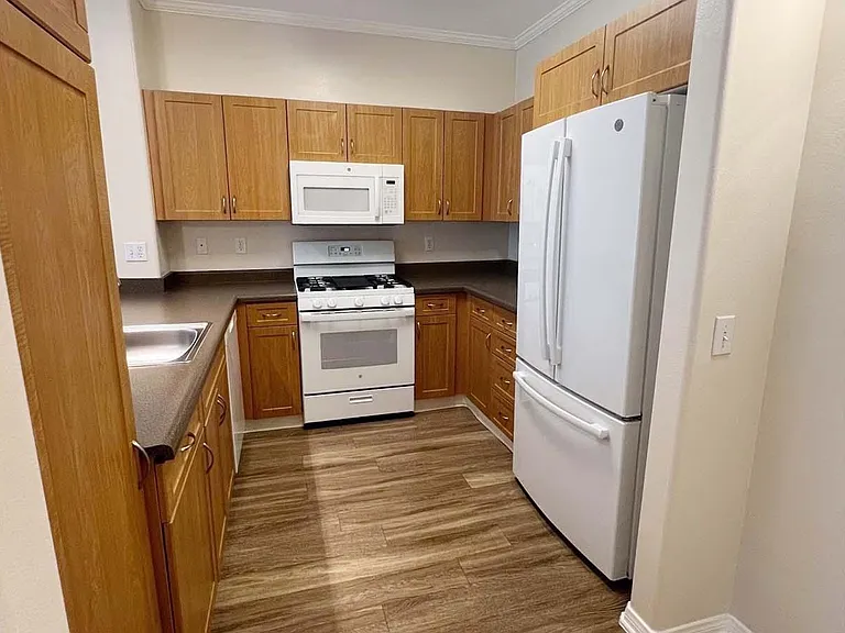 Mission Hills Commons — Photo 10