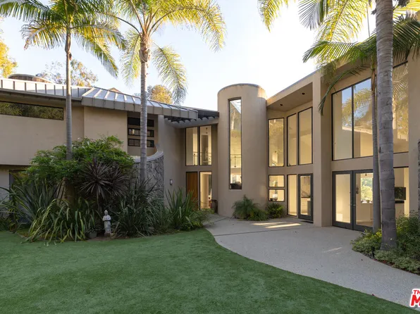 1060 Oakmont St, Los Angeles, CA 90049