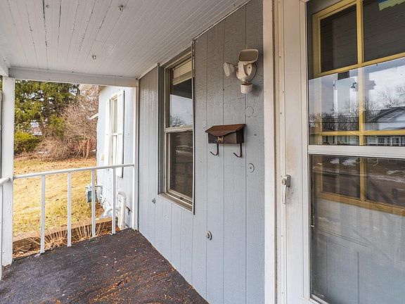 3rd image of 904 GRAND AVENUE
