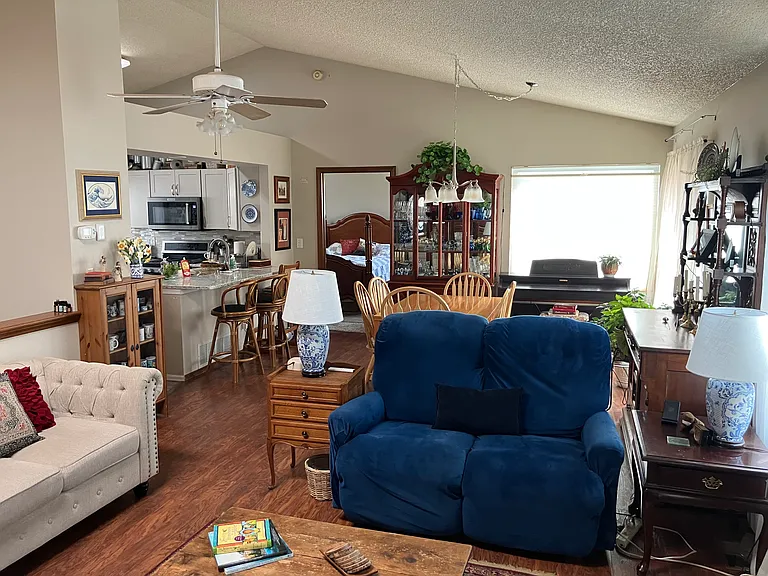 8435 Pepperridge Dr — Photo 3