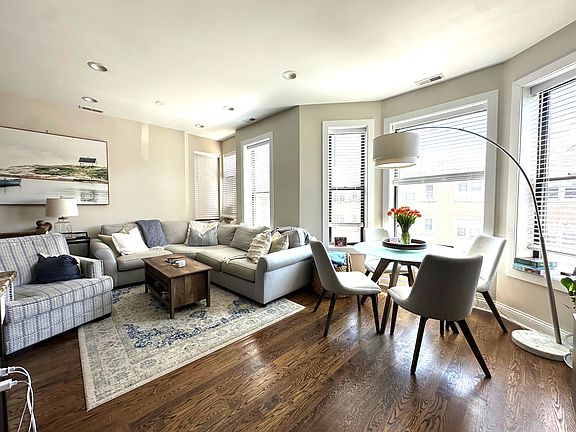 2nd image of 1218 W Diversey Pkwy APT 3