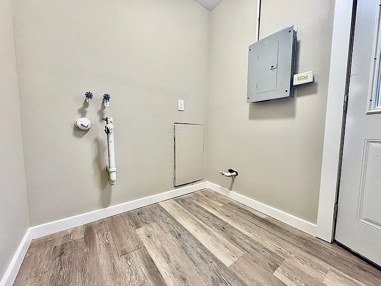812 Jackson St — Photo 3