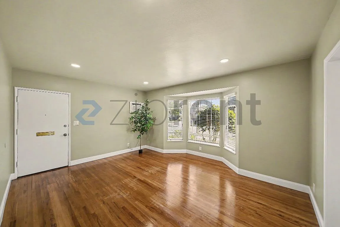2 bed, 760 sqft, $2,375 — Photo 2