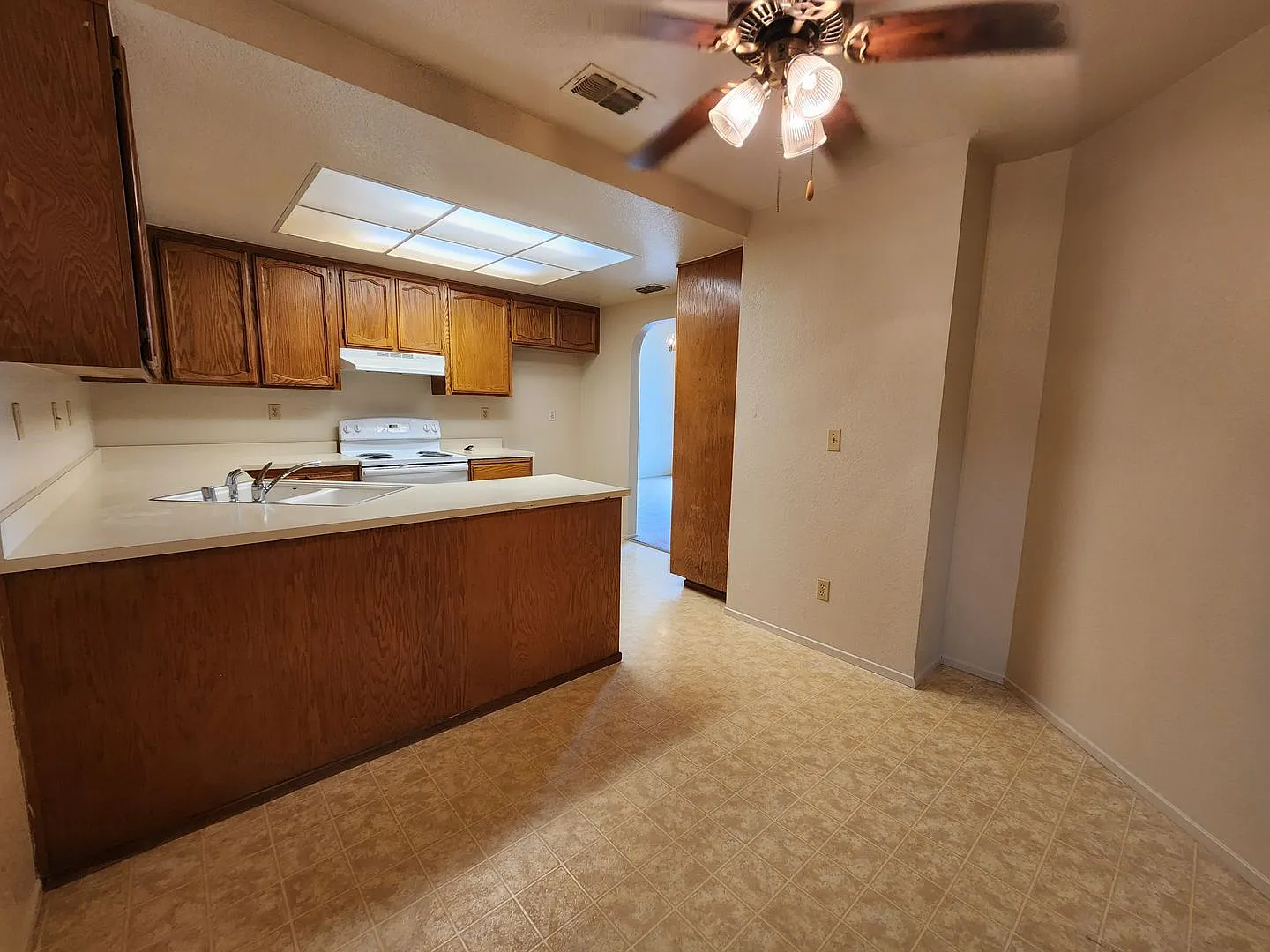 8023 Bugatti Ct - Sacramento 95828 — Photo 4
