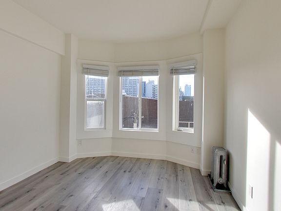 5th image of 935 Ofarrell St APT 27