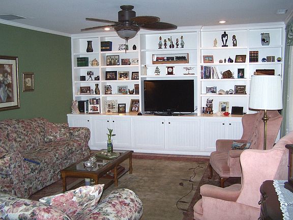 3rd image of 109 Sunset Strip Dr