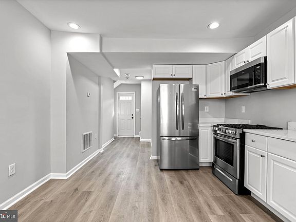 3rd image of 853 W Fayette St