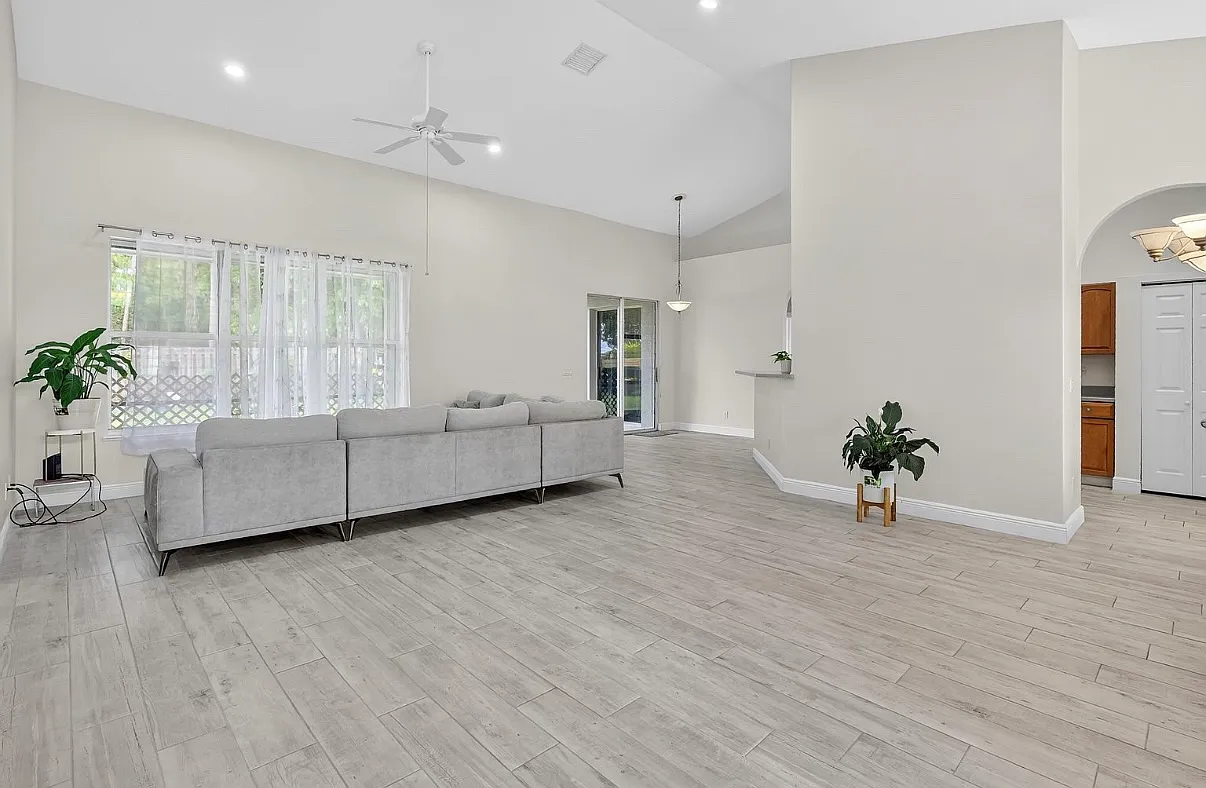 3 bed, 2022 sqft, $2,800 — Photo 2