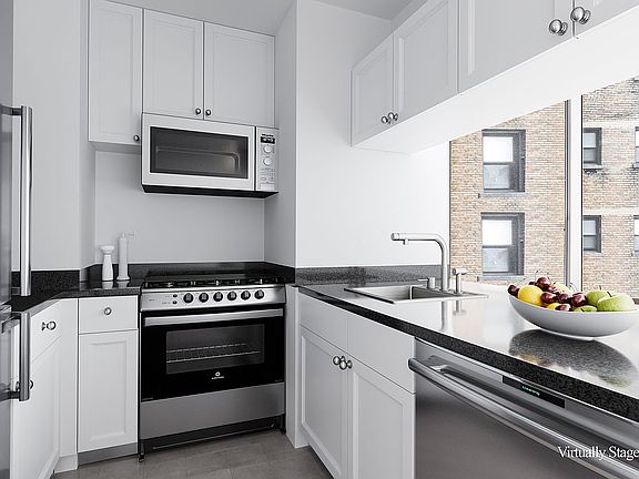 2nd image of 155 W 70th St APT 15G