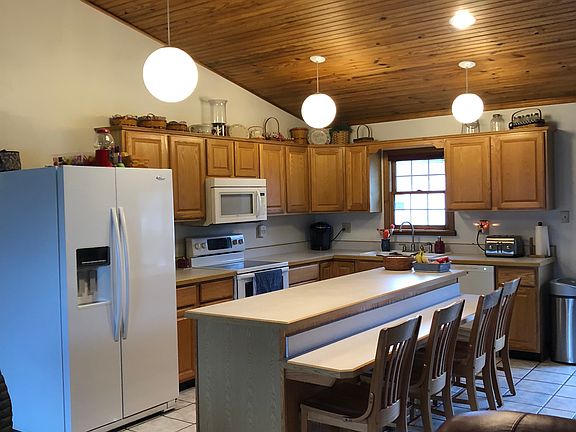 Kitchen, amazing island!