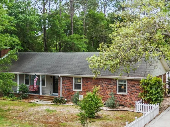 211 E 11th Street, Southport, NC 28461