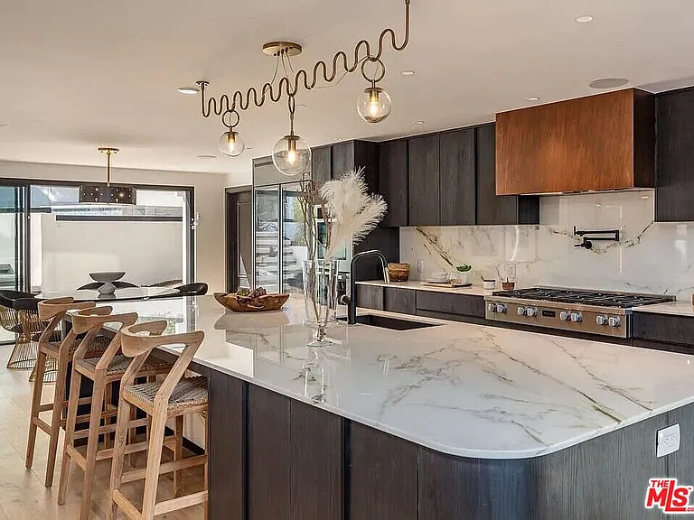 1271 Sunset Plaza Dr — Photo 10