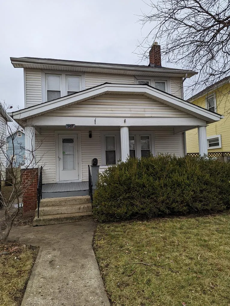 567 S Ogden Ave photo 1