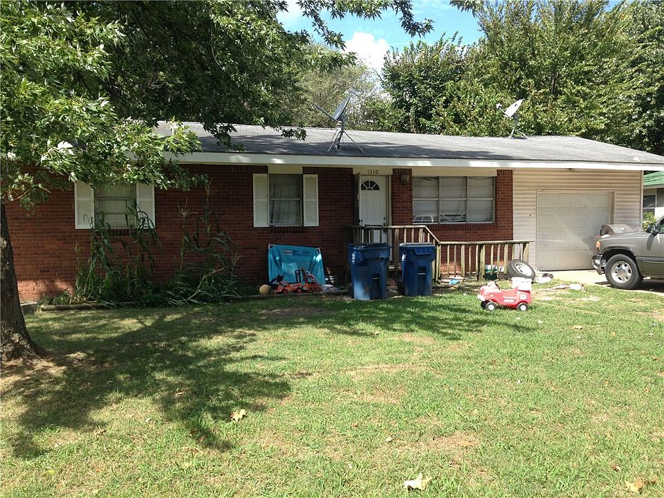 1st image of 1310 SE D St