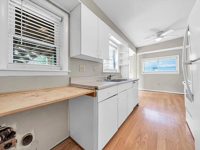 2410 Broadway Ave #B — Photo 17