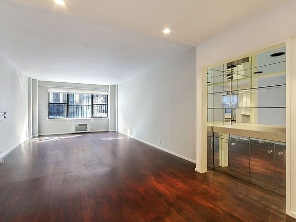 4th image of 12 Beekman Pl APT 1G