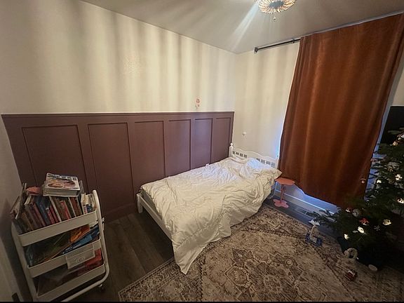 4th image of 1323 S Cora Ave