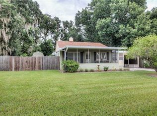 1011 E 8th Ave, Mount Dora, FL 32757
