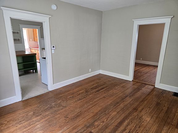 3rd image of 36 Woodbine Ave #34