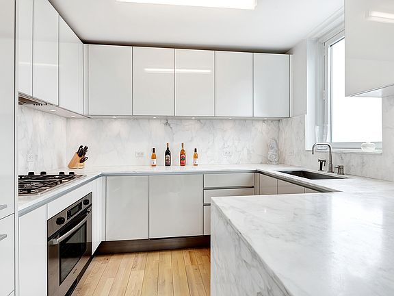 5th image of 322 W 57th St APT 34D1