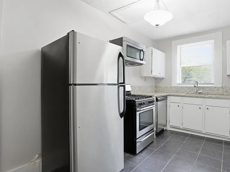 615 Linwood Ave NE #4 — Photo 18