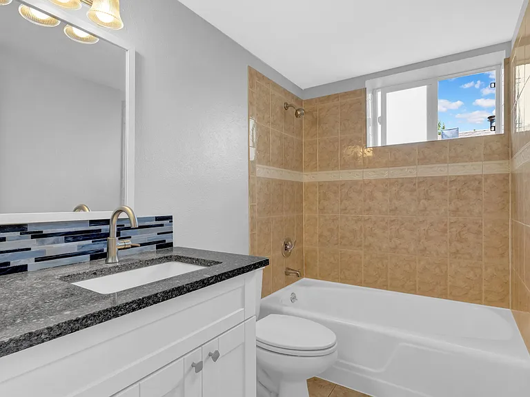 21 N Washington St — Photo 13