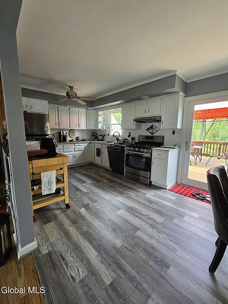 4th image of 1305 Maple Hill Road