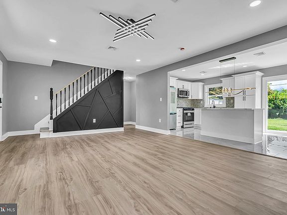 3rd image of 14 Melbourne Ln