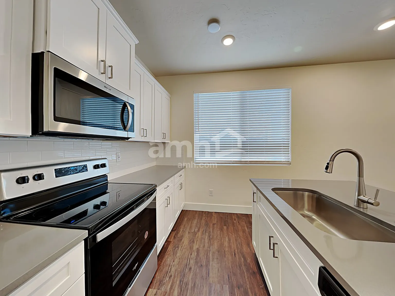 4 bed, 2.5 bath, 2012 sqft, $2,670 — Photo 3