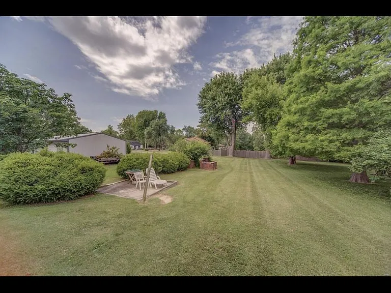9810 Bunkum Rd — Photo 2