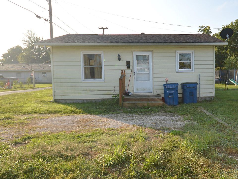 2nd image of 805 Van Buren St