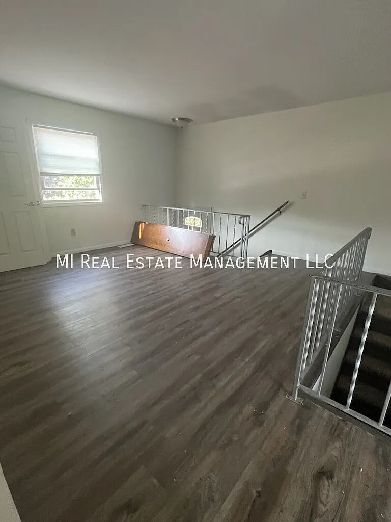 3 bed, 2.0 bath, 1400 sqft, $1,995 — Photo 4