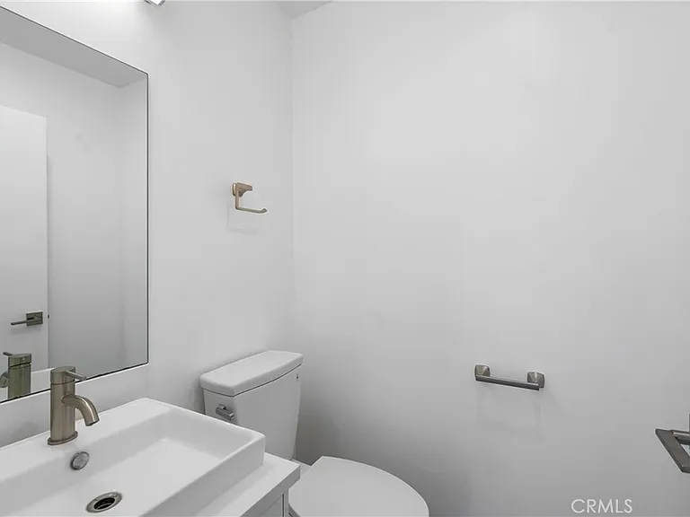 6009 1/2 Barton Ave #6009 — Photo 13