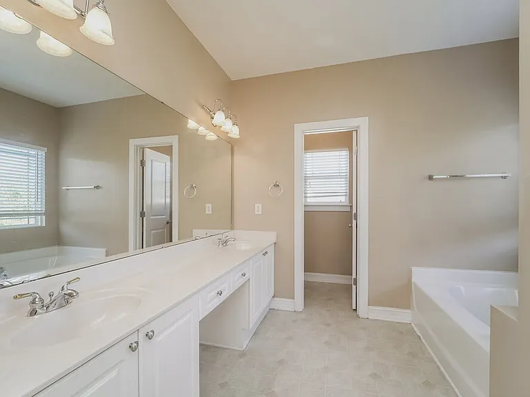 8607 Castle Cliff Dr — Photo 12