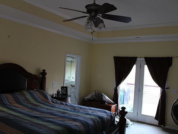 M/B with Boxed Ceiling