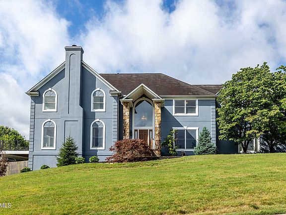 5th image of 11000 Farragut Hills Blvd