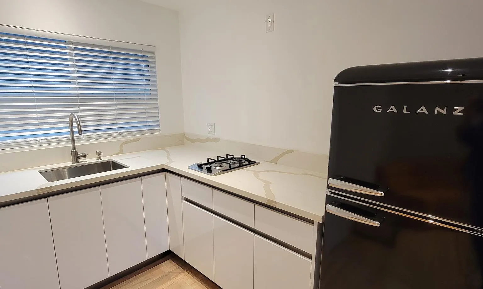 5043 Meridian St — Photo 3